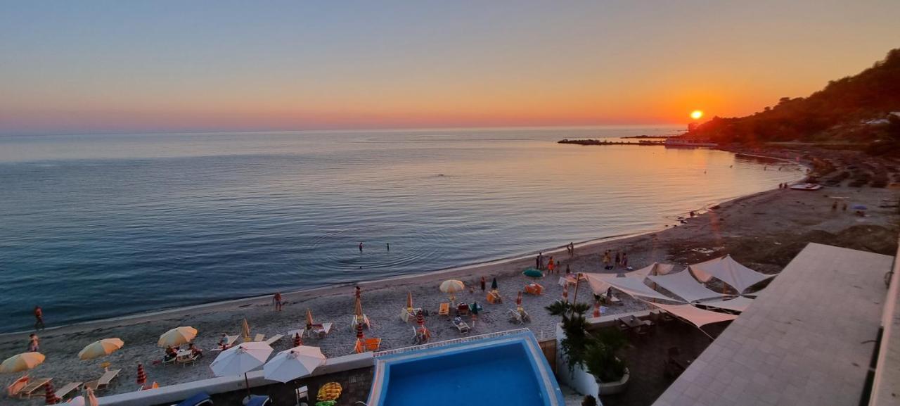 Sea&Sun&Sand Luxury Apartment In Durrës Exteriör bild
